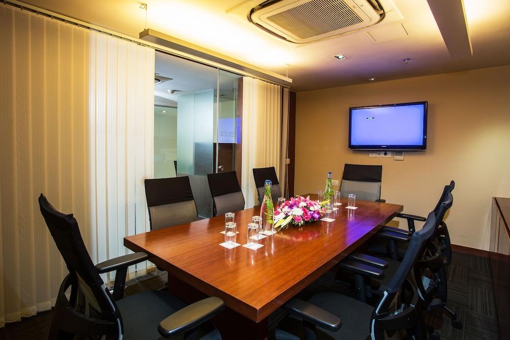 Keys Select By Lemon Tree Hotels, Hosur Road, Bengaluru Exterior photo